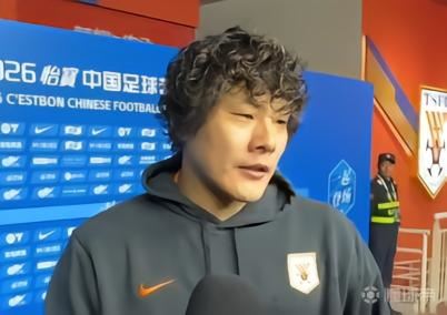 王大雷：大家说不能踢三后卫咱就改四后卫，其实效果还不错