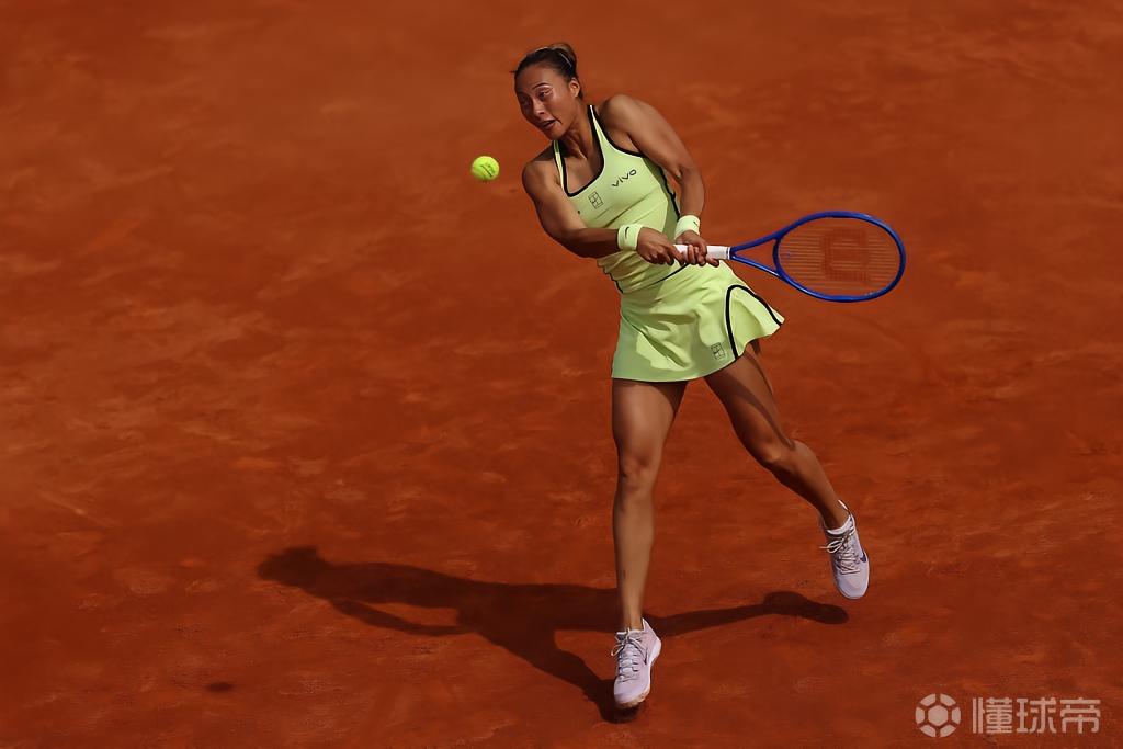 郑钦文1-2遭到奥斯塔彭科逆转，止步WTA1000罗马站第三轮