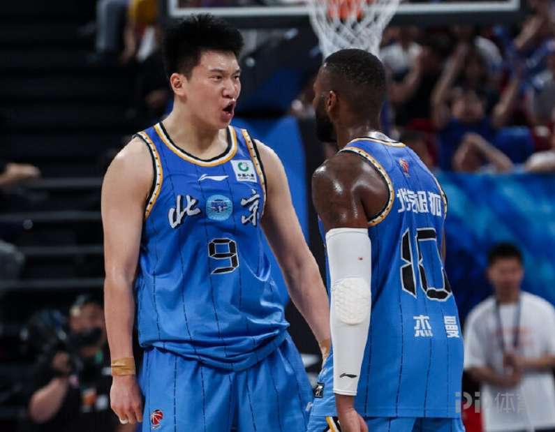 CBA-北京2-1广东挺进半决赛 周琦18+8胡明轩13分