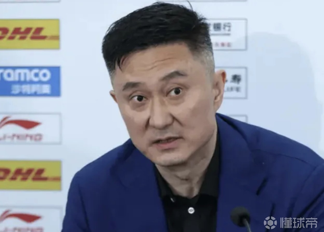 郭艾伦解说：杜导现在是老教练了，不管输赢都面不改色心不跳