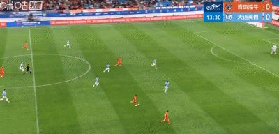 半场：青岛海牛2-0大连英博，斯特兰德贝里破门，叶博亚建功