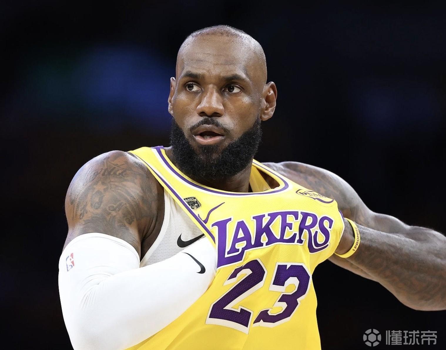 队记：所以迹象都表明詹姆斯会继续征战NBA